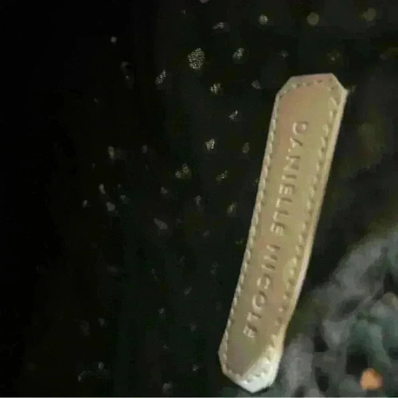 Danielle Nicole Crossbody knit, fringe, Crochet EUC wood handles - Picture 8 of 8